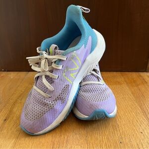 New Balance Kids Rave Run v2 Lilac Glo/Sky Blue Sneakers/Running Shoes Size 1
